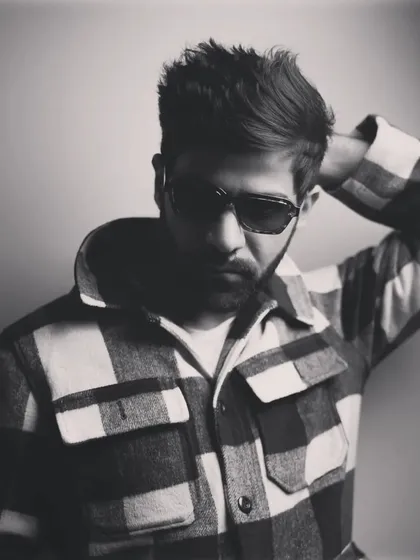 I'll be slamming a proper minimal set before Droplex and Calm Chor at Soho Delhi tomorrow. Aajao sare!