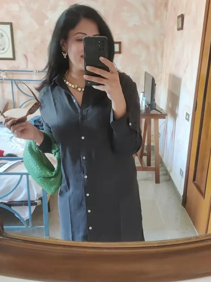 My outfit for the Andrea Bocelli concert in Tuscany: a black linen shirt dress paired with a statement polki necklace.