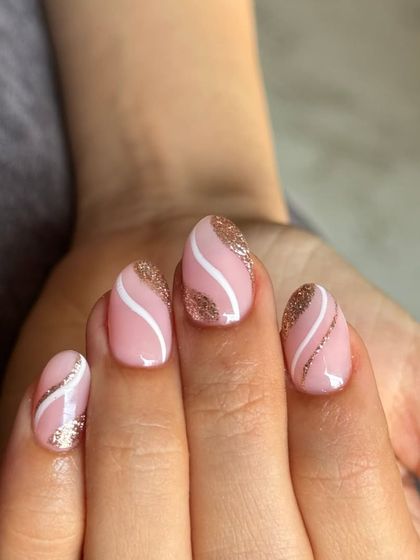 The combination of the soft pink, clean white, and sparkling gold is just perfect.