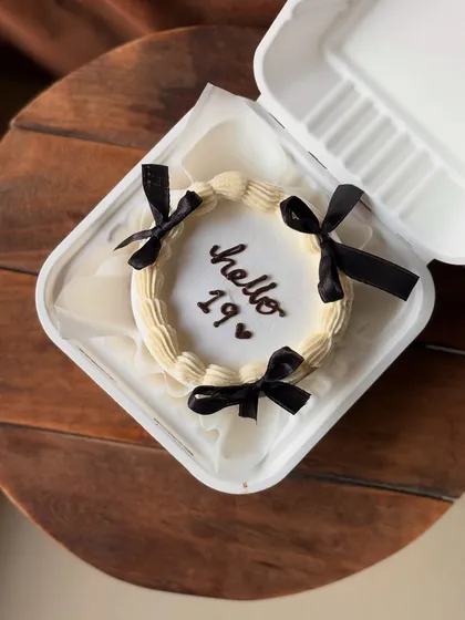 Another view of the "Hello 19" bento cake, showcasing its elegant and simple design.