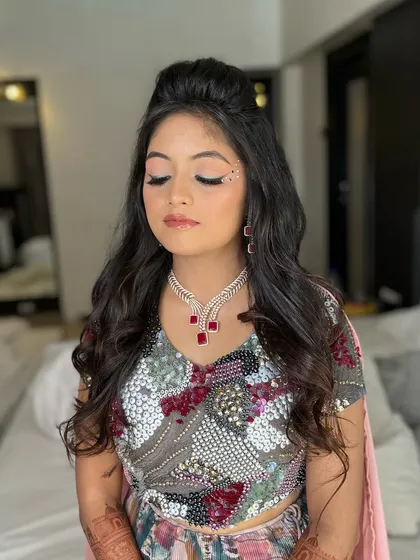 A close-up of the carnival makeup. The winged liner with crystal details adds a touch of magic and playfulness to the look.