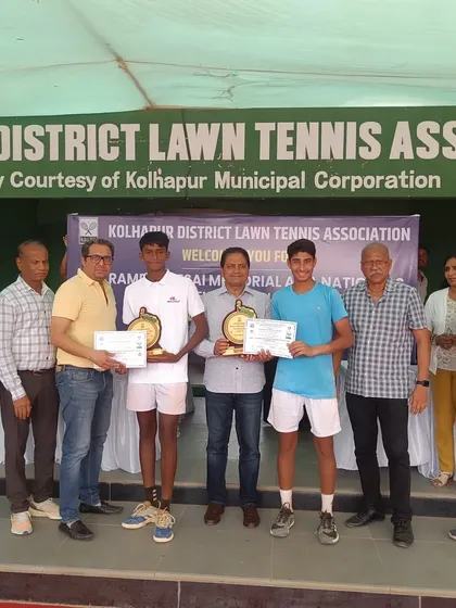 Another group photo from the U16 AITA Nationals prize ceremony in Kolhapur.