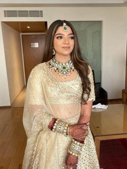 Timeless Wedding Day Looks photo 34