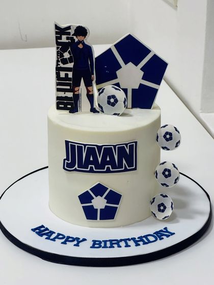 When birthdays meet football dreams. This custom football-themed cake was specially designed with bold blue and white details and sporty elements for a true football lover.