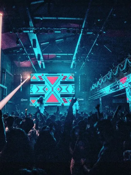 The unique visual setup during a concert night. The tribal patterns on the LED screen added a cool, edgy vibe to the event.