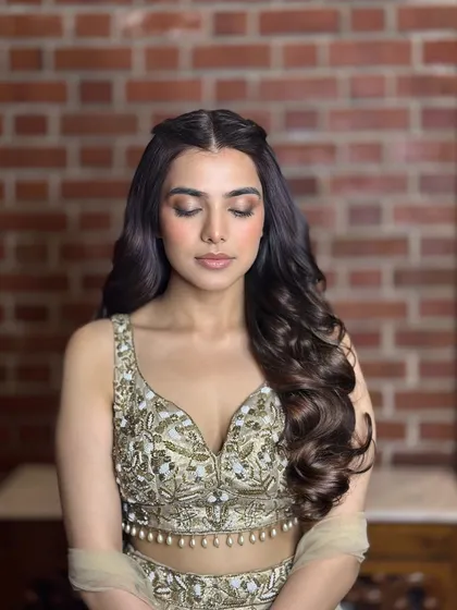 A twisted hair pinup style, where the front sections are twisted back, leaving the rest of the hair in beautiful, defined waves.