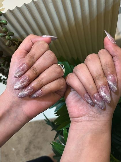 Another angle of the silver cat eye nails, showing how the light-reflective line moves as the hand turns.