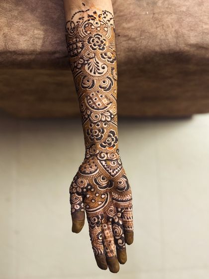 Mehendi Makeup By Hazra - Mehendi Artistry Full Bridal Mehendi (Hands) photo 14