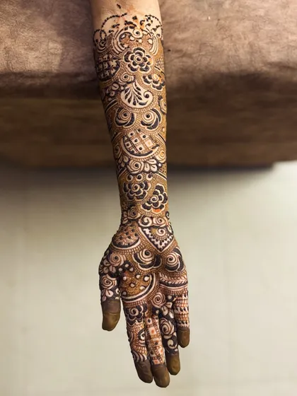 The other hand from the previous design, showing the complete and symmetrical look. I always ensure both hands match perfectly while having their own unique details.