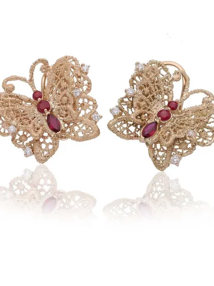 These butterfly earrings are a symbol of transformation and rebirth, handcrafted with delicate filigree work in 18k gold. They are adorned with natural diamonds and no heat Mozambique rubies, capturing the lightness and grace of a butterfly's wings.