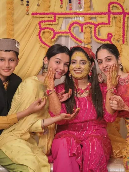 The bride posing with her younger family members during the Haldi ceremony.