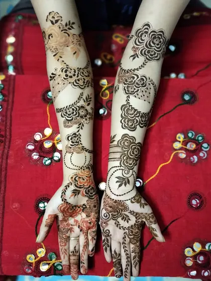 This floral vine or "bel" design spirals up both arms. It's a very graceful and feminine style, perfect for an engagement party guest.