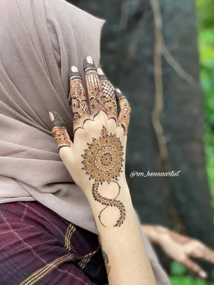 A beautiful mandala design I did for a client. The way the pattern drapes over her hand with the hijab is just so elegant.