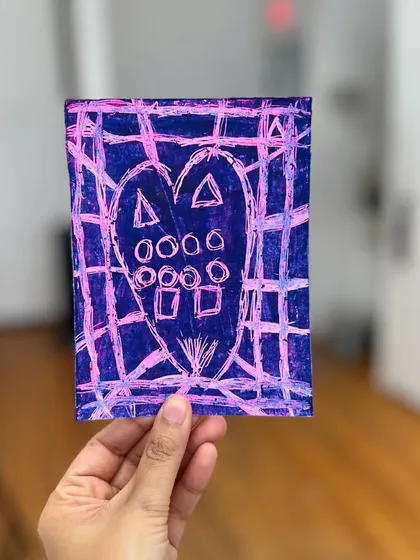 A geometric heart design created with the sgraffito technique. This project helps kids understand concepts of pattern, shape, and contrast in a hands-on way.