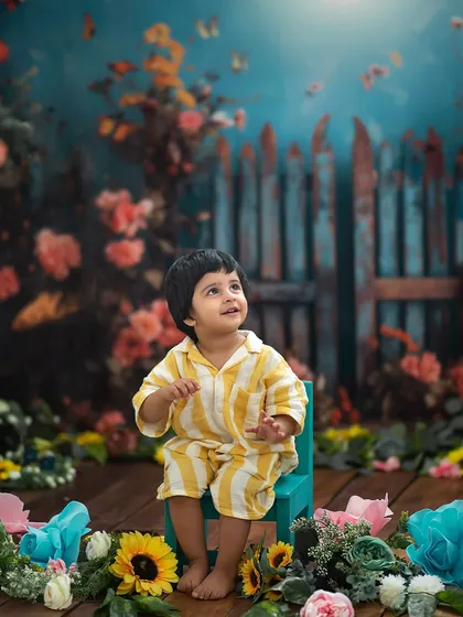 Looking up at the magical butterflies. We add little details to our sets to capture your child's sense of wonder.