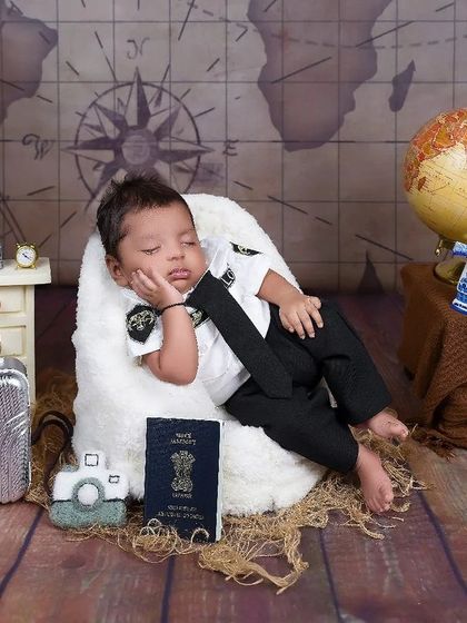 This little traveler is dreaming of his next adventure. Our travel-themed newborn shoot includes a globe, passport, and mini landmarks for a worldly touch.