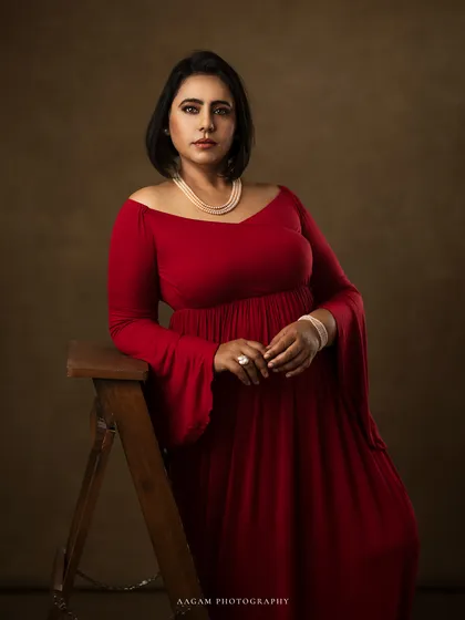 A closer portrait from the same session, focusing on her poise and the elegant details of her pearl necklace.