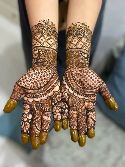 A beautiful design with a net of stars and a cuff of roses, perfect for a sangeet or mehendi party.