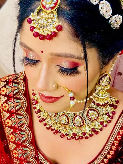 This stunning bride is wearing a full set of volume mink lashes to complement her traditional wedding makeup. The lashes add drama and definition, completing her entire look for the special day.