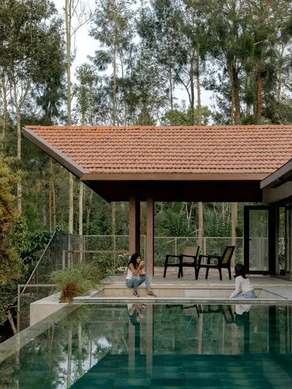 For the Polibetta Farmhouse, we designed an infinity pool that overlooks the coffee estate. This space is designed for relaxation and connection with nature, featuring a stepped sunken seating area and a deck that extends from the main living space.