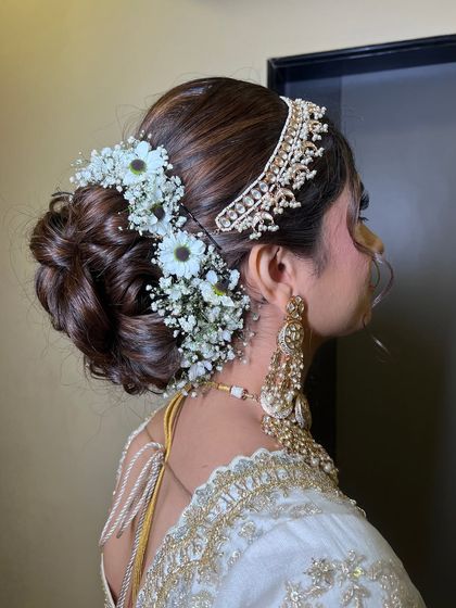 Modern Pastel & White Bridal Looks photo 24