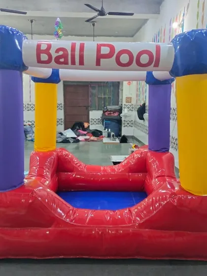 This is a small, standalone inflatable ball pool I made. It's a great add-on for toddler parties, providing a safe and fun sensory play area.