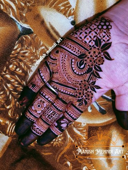 Intricate Bridal Mehndi photo 18
