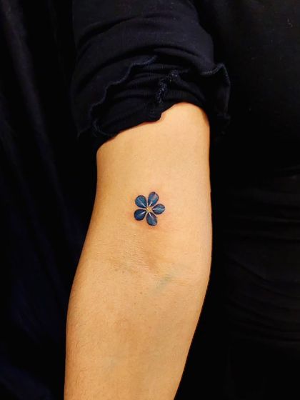 Minimalist & Fine-Line Art photo 9