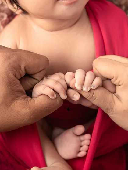Those tiny fingers wrapped around yours. My newborn sessions focus on these precious, fleeting details. I create a safe and warm environment to capture the pure innocence of your baby's first days.