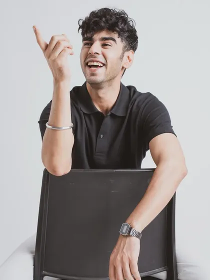 A candid shot from a model test shoot. This is part of the real-world experience our students get.