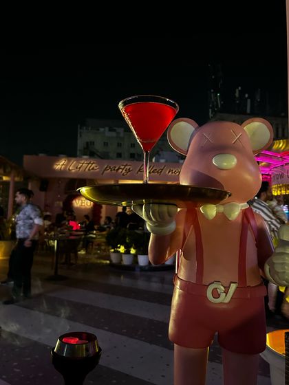 Another quirky statue, this time serving a cocktail. This shows the creative and fun details of the bar.