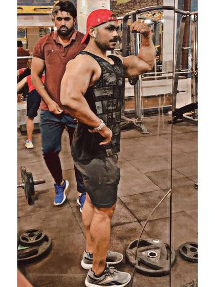 Side chest and bicep pose. This classic pose highlights overall upper body mass and definition.