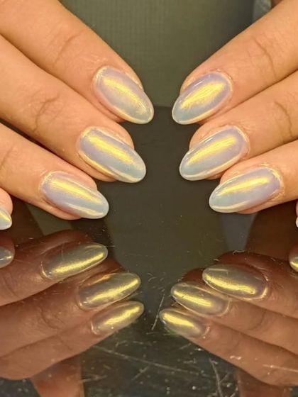 A gorgeous golden cat-eye effect on a sheer base, creating a luminous and ethereal look.