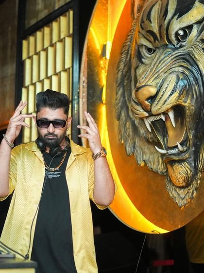 Channeling the energy of the tiger behind me at Badmaash.