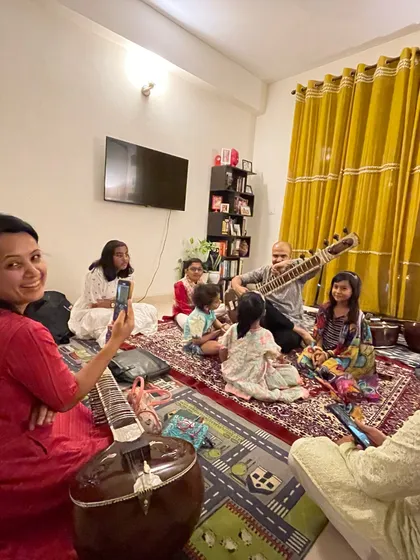 A special performance for a very special and young audience after our class. It is important to share the joy of music with everyone, especially children, to plant the seeds of appreciation for our classical arts.