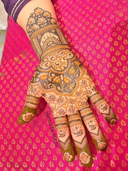 A single hand with a beautiful reverse-fill design, where the background is darkened to make the main pattern pop.