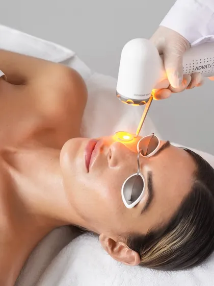 The AdvaTx handpiece delivering targeted yellow light energy to the skin. This wavelength is ideal for treating redness, rosacea, and pigmentation with minimal discomfort and no downtime.