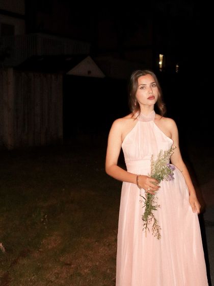 For this collaboration with Jardinvue, I created a moody, nighttime photoshoot to showcase the versatility of their formal dress. This demonstrates that the piece works for evening events, not just daytime occasions.