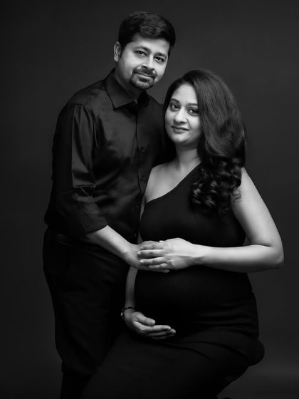 This couple's portrait feels so classic and enduring in monochrome. A true family heirloom.