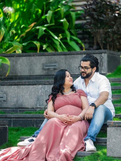 Outdoor Elegance: Lush Parks & Golden Light photo 6