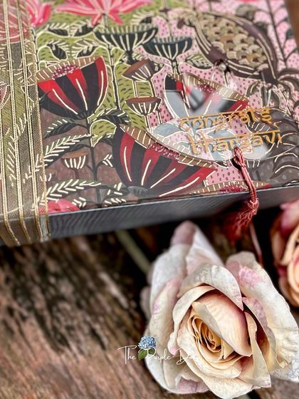 The smallest details make the biggest difference. This custom trousseau box features a beautiful floral print, complemented by a personalized acrylic name tag that adds a modern and bespoke touch to the entire gift.