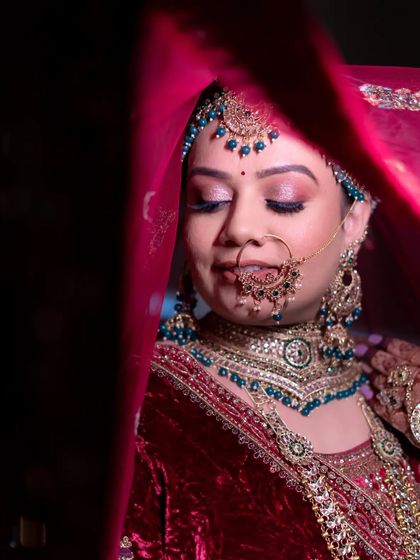 Timeless Wedding Day Looks photo 15