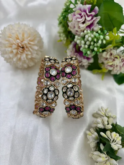A close-up look at our Gulzar openable bangles. Notice the detailed Mina Kari work and Moissanite Kundan setting. The openable clasp is a key feature, making it a versatile and easy-to-sell item for all your customers.