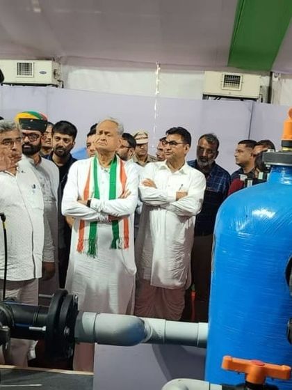 We were honored to have the Honorable Chief Minister of Rajasthan, Shri Ashok Gehlot, visit our demo farm at the Kisan Mahotsav. He took a keen interest in our smart filtration systems.