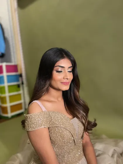A close-up on the soft glam makeup and gentle waves, a combination that is always timeless and elegant.