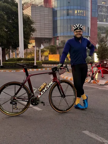Posing with a classic burgundy LOOK road bike.