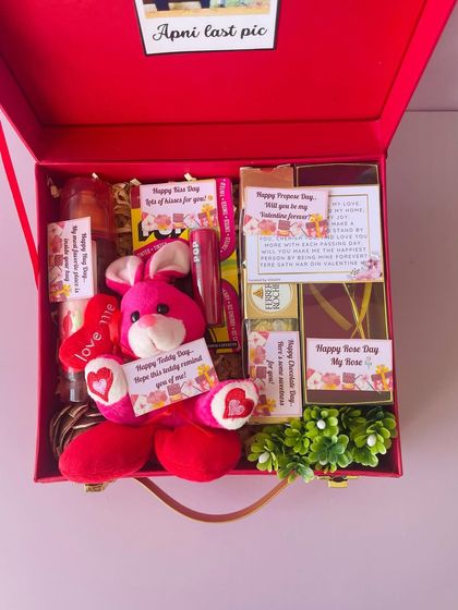 A closer look at the 7-day Valentine's gift set. Each item is tagged for a specific day of Valentine's week, building up to the special day.