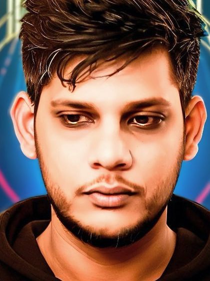 A fresh headshot for a new year. This is me, ready for the next chapter and the next gig.