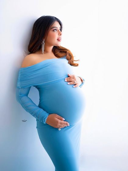 This gorgeous twin mamma is glowing in a beautiful off-the-shoulder blue bodycon gown. The color is so serene and perfectly complements her radiant energy.