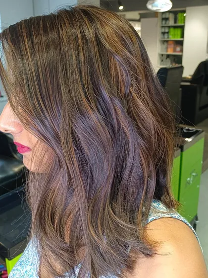 Another angle of the seamless caramel highlights, showing how the light catches the different tones.